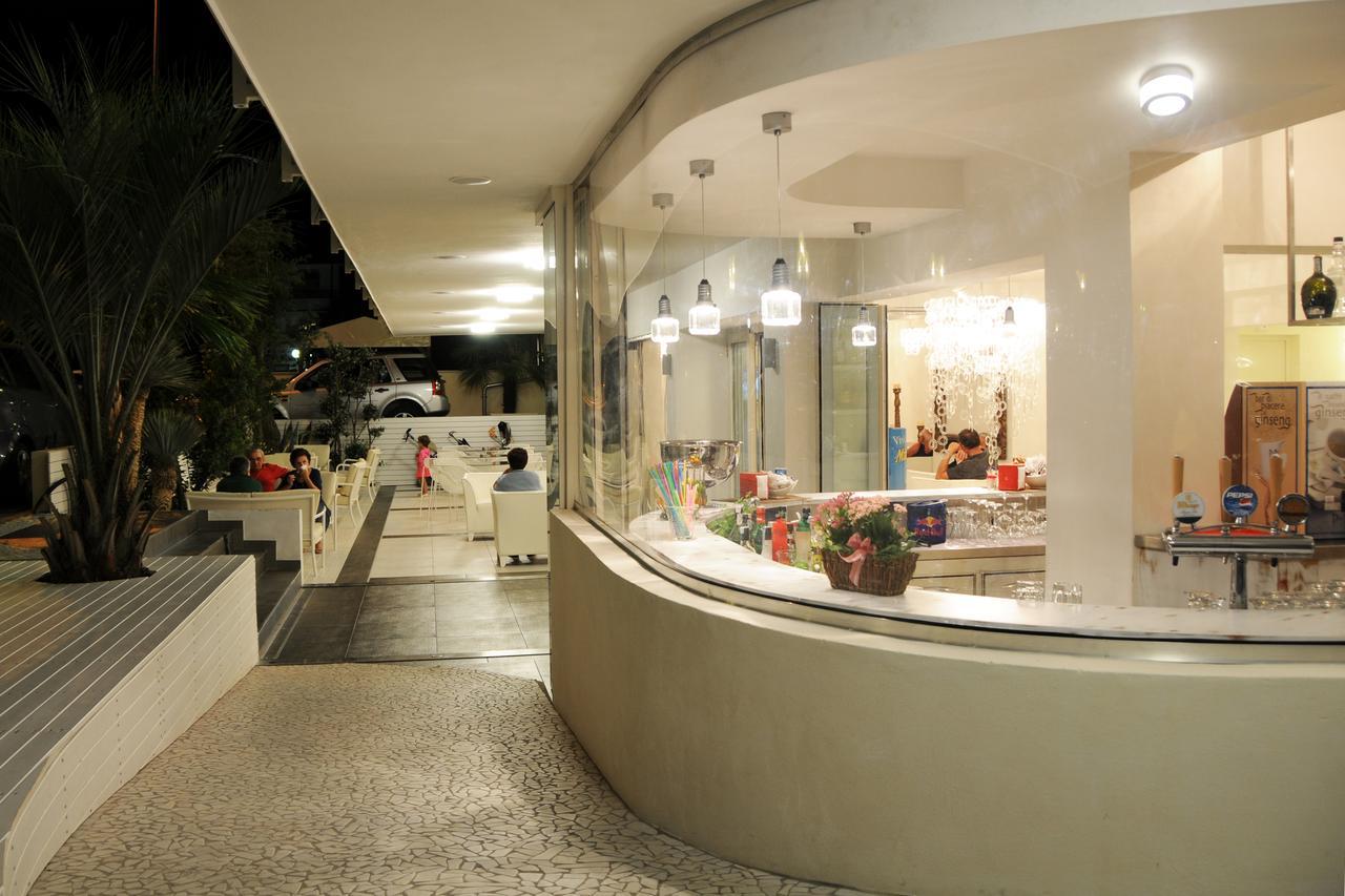 Hotel Caribia Pinarella Cervia Esterno foto