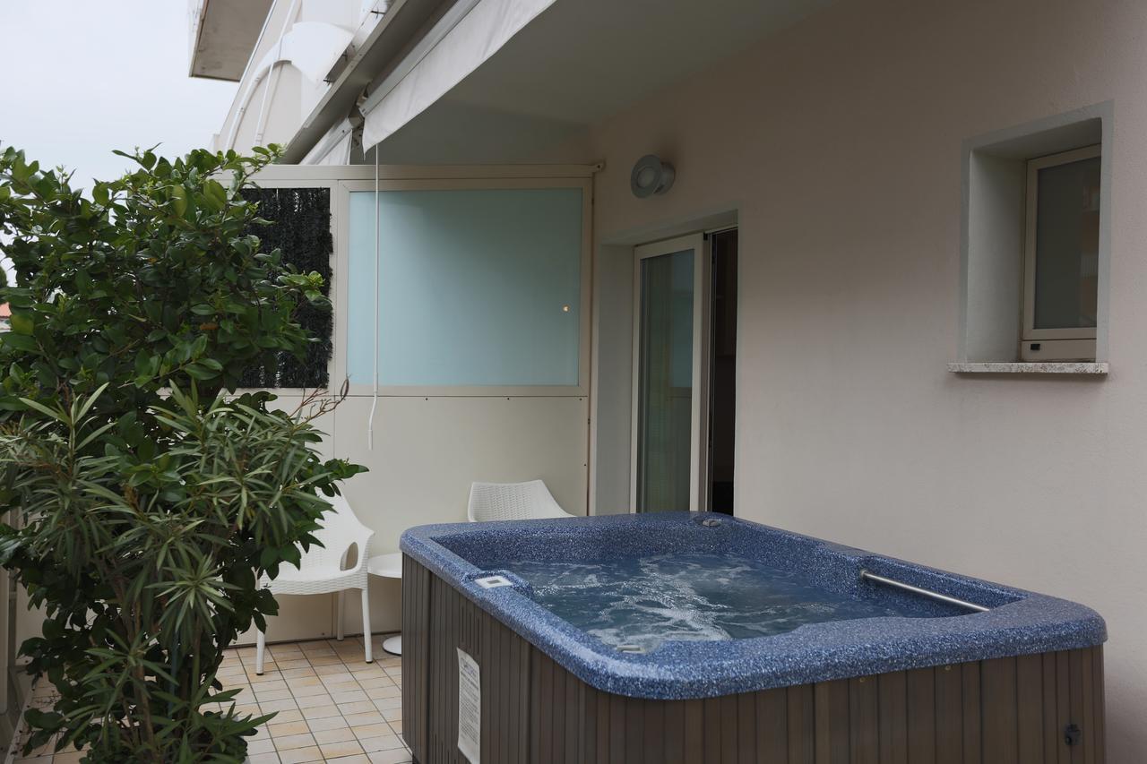 Hotel Caribia Pinarella Cervia Esterno foto