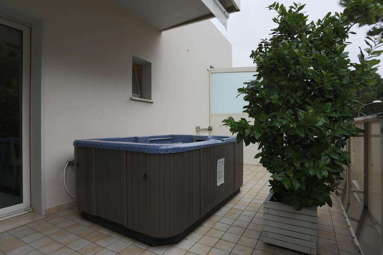 Hotel Caribia Pinarella Cervia Esterno foto