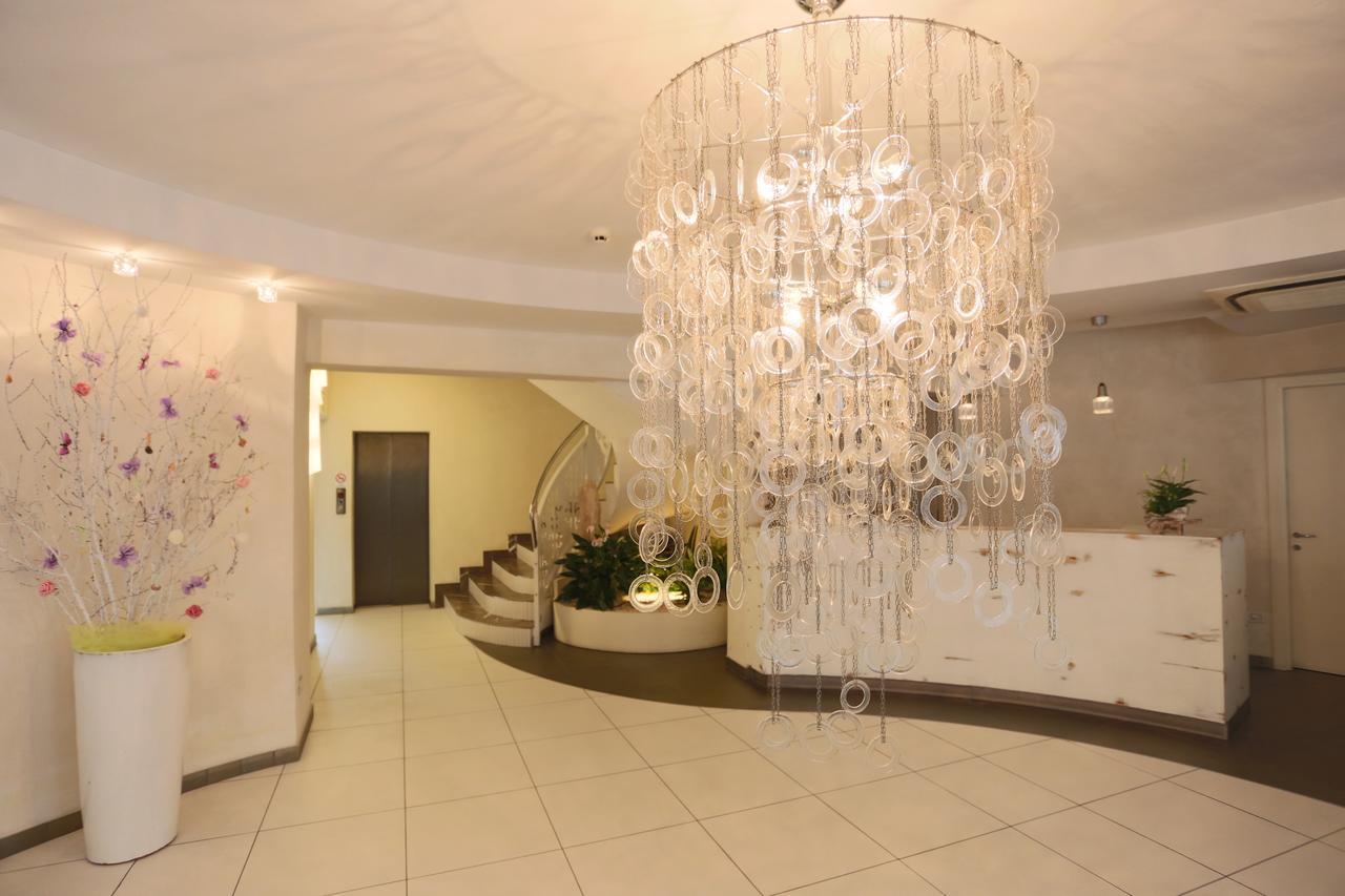 Hotel Caribia Pinarella Cervia Esterno foto