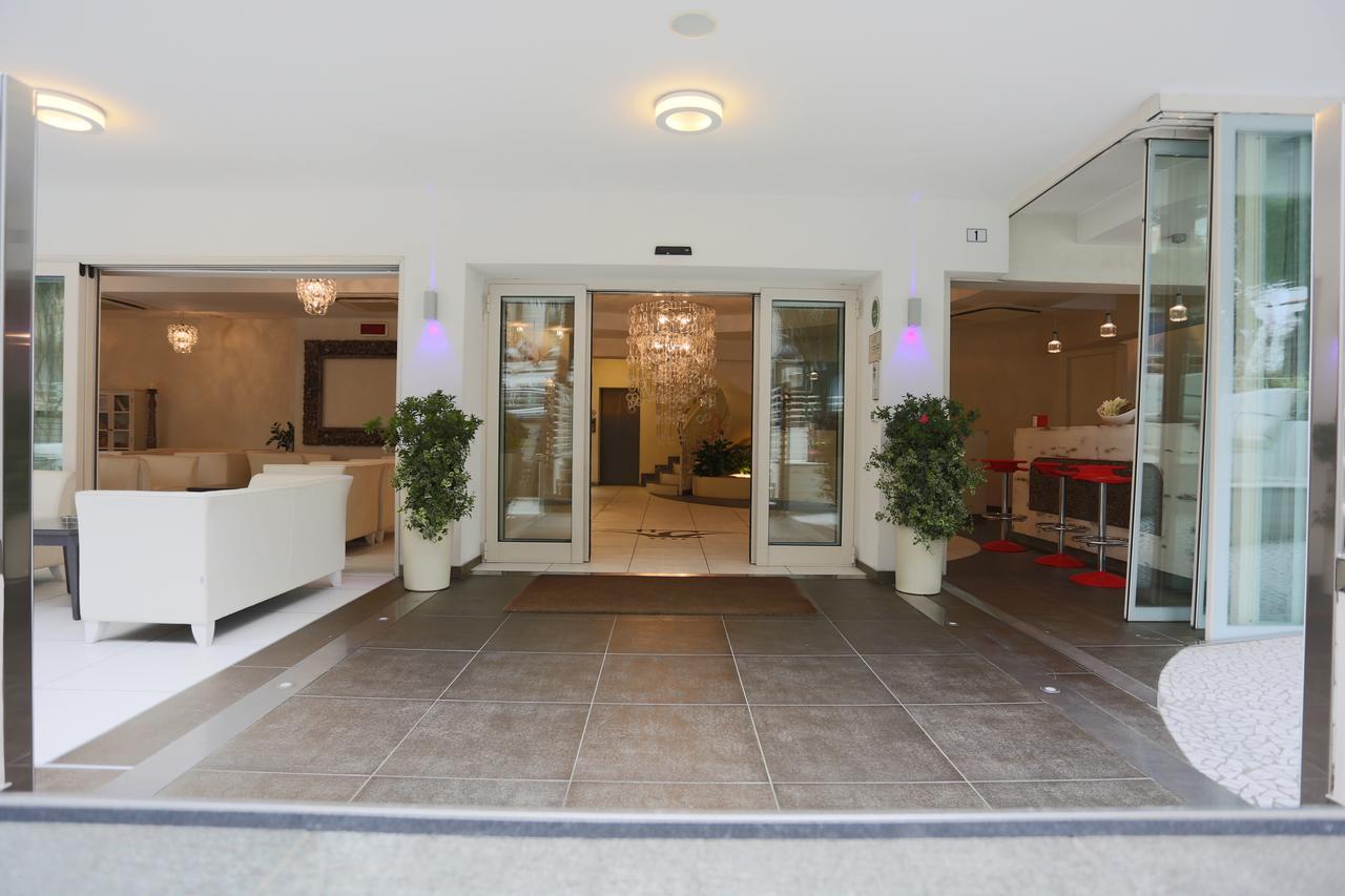 Hotel Caribia Pinarella Cervia Esterno foto