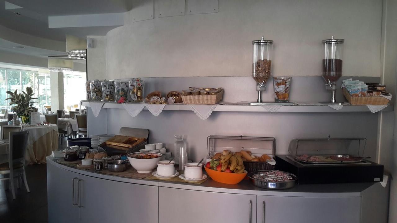 Hotel Caribia Pinarella Cervia Esterno foto